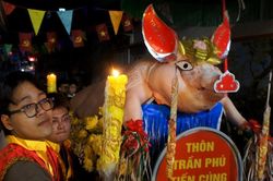 Độc đáo lễ hội rước 'ông lợn' làng La Phù