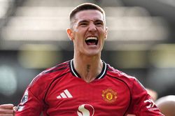 Bảng xếp hạng Ngoại hạng Anh mới nhất: Arsenal gieo sầu cho Chelsea, MU bứt tốc