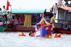 Cần Thơ: Đặc sắc lễ hội tống ôn hơn 100 năm ở Xóm Chài