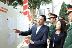 Bộ trưởng Bộ Quốc phòng Phan Văn Giang giám sát, kiểm tra công tác bầu cử tại Thái Nguyên