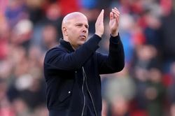 Liverpool đối mặt bài toán xoay tua: Arne Slot giải vây cơn khủng hoảng nhân sự trước Wolves