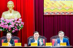 Ứng cử viên đại biểu Quốc hội, HĐND tỉnh tiếp xúc cử tri các phường Thành Vinh, Vinh Phú, Vinh Hưng