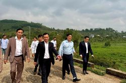 Phó Chủ tịch Thường trực UBND tỉnh Lâm Đồng Lê Trọng Yên kiểm tra một số dự án tại xã Đắk Song