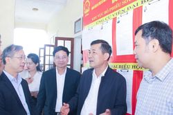 Phó Chủ tịch UBND tỉnh Thái Văn Thành kiểm tra công tác chuẩn bị bầu cử tại các xã vùng đồng bào dân tộc thiểu số, biên giới