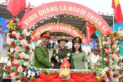 Thanh niên hăng hái lên đường nhập ngũ