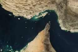 Tàu hàng treo cờ Malta bị trúng hai tên lửa gần Eo biển Hormuz
