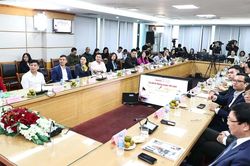 Học sinh, sinh viên chia sẻ ước mơ qua cuộc thi viết 'Ngày mai trong mắt em'