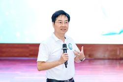 GS.TS.BS Trần Diệp Tuấn, từ 'căn cứ R' đến hành trình ứng cử Quốc hội