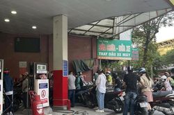 Giá xăng tăng 2.000 đồng/lít, dầu hỏa tăng 7.000 đồng/lít