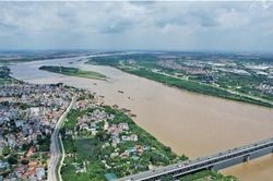 Hà Nội dừng đầu tư dự án tại 30 xã, phường ven sông Hồng