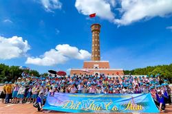 Du lịch khởi động ấn tượng