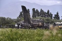 Algeria: Máy bay quân sự rơi ngay sau khi cất cánh, 2 người tử nạn
