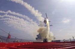 Mỹ đánh kiểu nhà giàu, Iran tung đòn giá rẻ