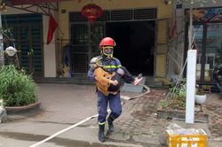 Cảnh sát PCCC Phú Thọ cứu cụ bà 92 tuổi trong vụ cháy nhà ở Việt Trì