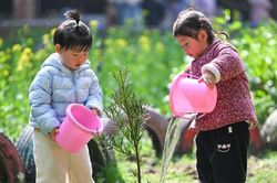 Trung Quốc hướng tới xây dựng 'xã hội thân thiện với việc sinh con'