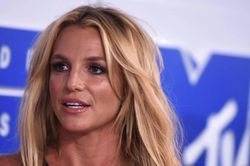 Britney Spears bị bắt vì nghi lái xe khi say rượu