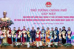 Thủ tướng: Phụ nữ Việt Nam luôn 'thêu hoa, dệt gấm' làm nên kỳ tích mới tô điểm cho non sông