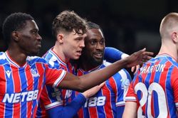 Tottenham thua ngược Crystal Palace 1-3: 'Gà trống' lâm nguy sát nhóm xuống hạng