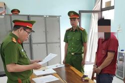 Bắt tạm giam 'yêu râu xanh'