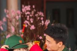 Ca sĩ Hòa Minzy xác nhận Đại úy Thăng Văn Cương đã sang nhà xin cưới