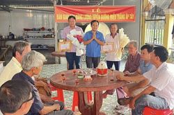 Tân Phú Trung: Bàn giao công trình đèn năng lượng mặt trời do người dân đóng góp