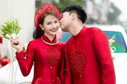 MC Huyền Trang Mù Tạt ứa nước mắt vì món quà 8.3 của chồng sắp cưới - tuyển thủ Phạm Đức Huy