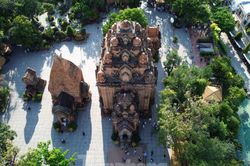 Tháp Bà Ponagar - dấu ấn nghìn năm văn hóa Chăm giữa lòng Nha Trang