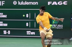 Carlos Alcaraz hạ gục Grigor Dimitrov sau 66 phút để nối dài mạch 13 trận thắng