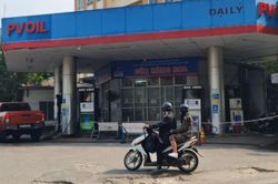 Giá liên tục tăng cao, vì sao nhiều cây xăng bán lỗ?