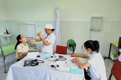Phòng khám '0 đồng': Nơi tình người tỏa sáng