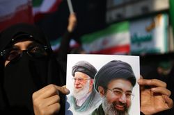 'Ẩn số' Đại giáo chủ Mojtaba Khamenei