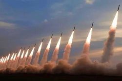Iran ph&oacute;ng 10 t&ecirc;n lửa mang đầu đạn nặng hơn 1 tấn về ph&iacute;a Israel