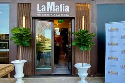 Chuỗi nhà hàng buộc phải đổi tên vì bị cho là ca ngợi mafia