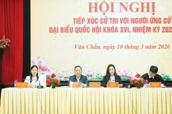 Ứng cử viên đại biểu Quốc hội khóa XVI tiếp xúc cử tri tại xã Văn Chấn