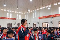 Thanh niên Lạng Sơn tích cực tìm hiểu thông tin bầu cử