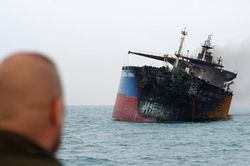 Iran ra điều kiện cho tàu đi qua eo biển Hormuz