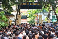 Bỏ 'hàng rào' hộ khẩu tuyển sinh lớp 10: Tháo 'nút thắt' cũ, nảy sinh bài toán mới