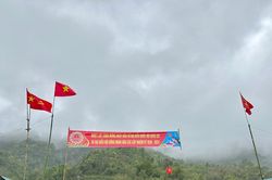 Đồng bào Cơ Tu góp sức vì ngày hội non sông