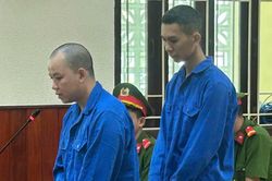 Gia Lai: Rủ bạn mang dao đâm người vì ghen tuông, 2 bị cáo lãnh án tù
