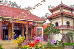Về miền lễ hội Giêng Hai