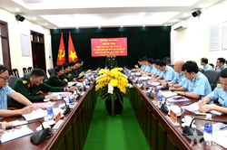 Thượng tướng Phạm Trường Sơn kiểm tra sẵn sàng chiến đấu bảo vệ bầu cử tại Nhà máy A32