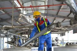 Thủ tướng yêu cầu nâng dự trữ xăng dầu lên tối thiểu 90 ngày nhập khẩu