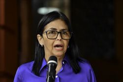 Tổng thống lâm thời Venezuela bất ngờ hủy chuyến công du nước ngoài đầu tiên