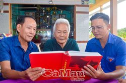 Dưới nếp chân chim là một thời hoa lửa