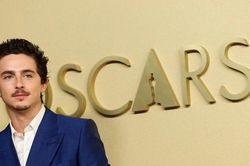 Oscar 2026: Timotheé Chalamet tụt dốc trong cuộc đua giành giải Nam chính xuất sắc