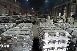Giá nhôm thế giới tăng lên mức cao nhất gần 4 năm qua