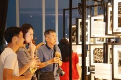 Cuộc hội ngộ hơn 3 thập kỷ giữa nhân vật trong ảnh và con người đời thực