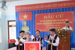 Cử tri đồng bào Co ở Trà Liên nô nức đi bầu cử