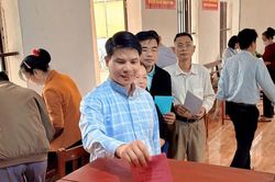 Hơn 2,7 triệu cử tri Đất Tổ rộn ràng đi bầu cử: Ngày hội lớn của ý chí và niềm tin