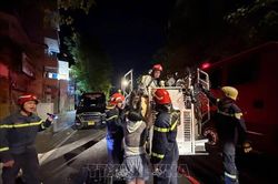 Cứu 5 người mắc kẹt trong vụ cháy nhà ở TP Hồ Chí Minh